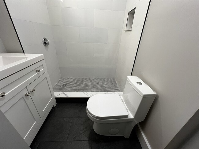 Building Photo - 158 Holland St