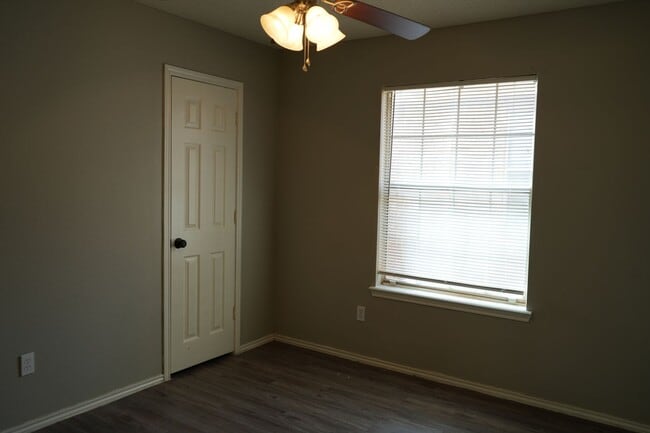 Building Photo - 3/2/2 or 2 Bedroom with an Office