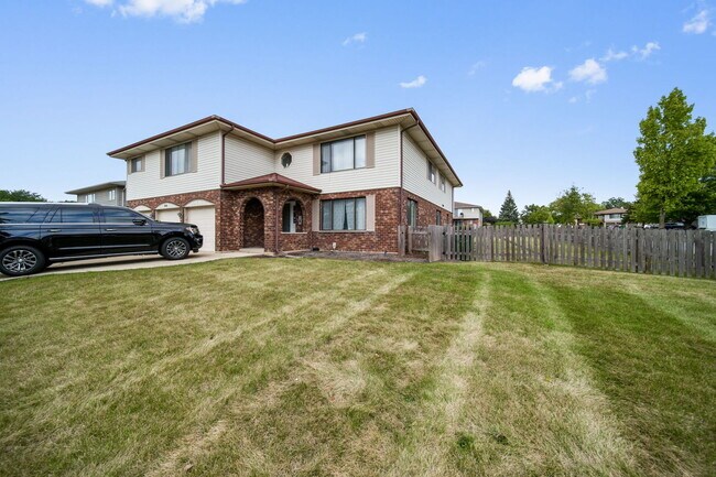 Primary Photo - 309 Starling Ct