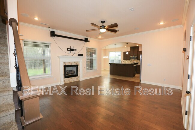 Building Photo - 2202 SW Tupelo Ave