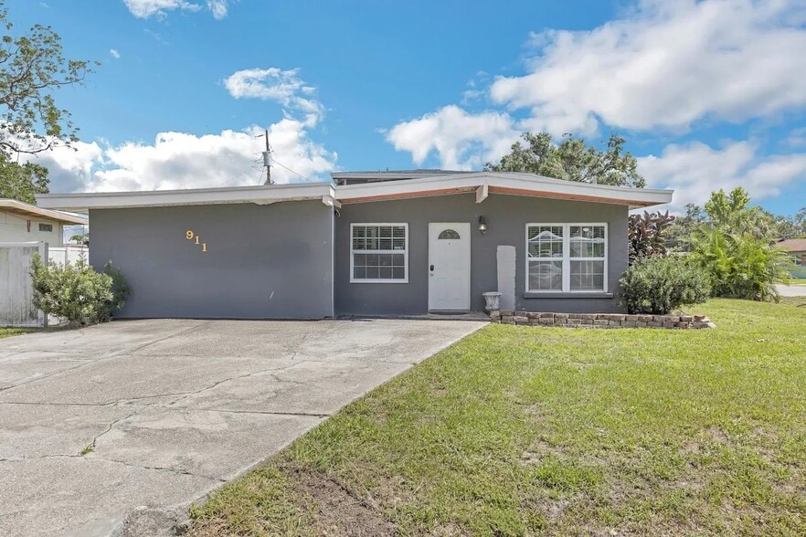 Building Photo - 911 26th St Ct E