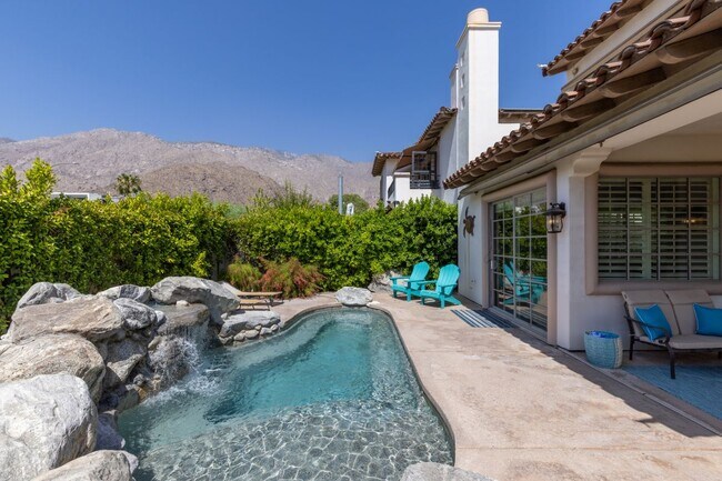 Building Photo - 546 N Indian Canyon Dr