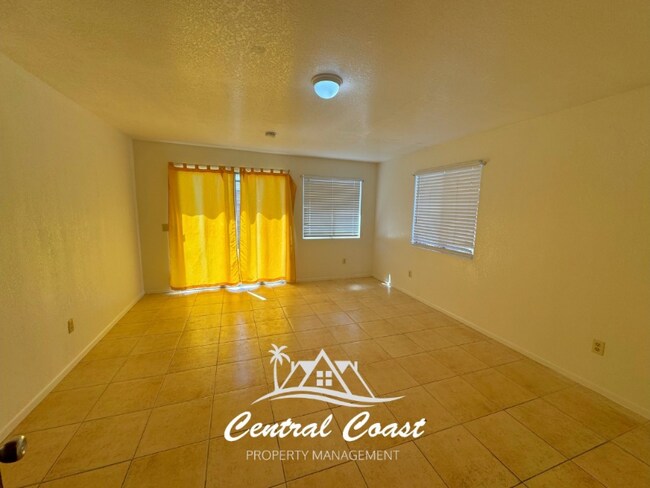 Building Photo - 0 W Camino Colegio