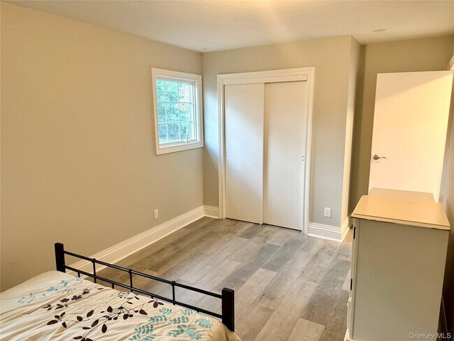 Building Photo - 66 Seaman Neck Rd