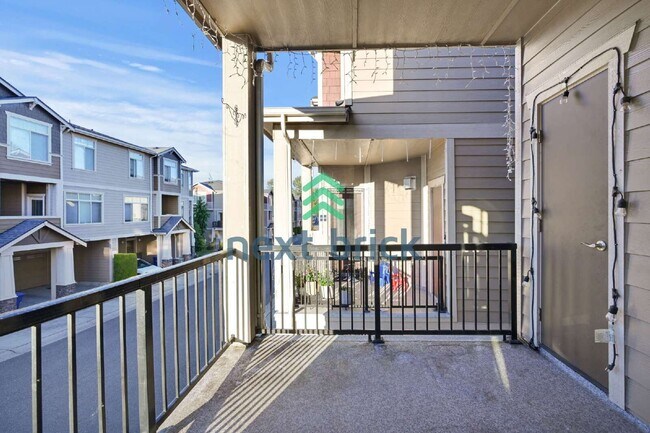 Building Photo - Charming 3-Bed, 2.5-Bath Haven with 1997 Sq Ft in Renton, WA!