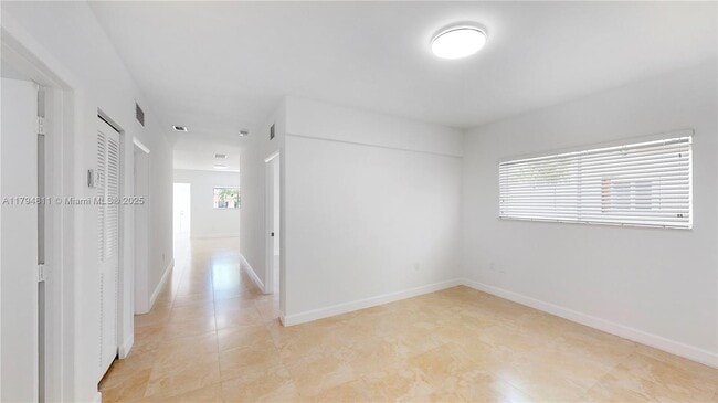 Building Photo - 2915 SW 24th St