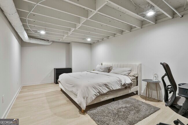 Building Photo - 115 Rolling Green