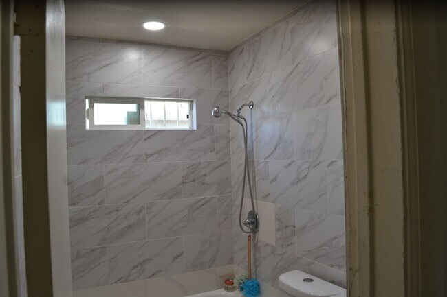 Building Photo - Central Homes