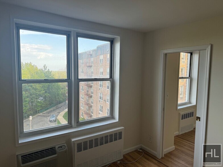 Primary Photo - GRAND CENTRAL PARKWAY