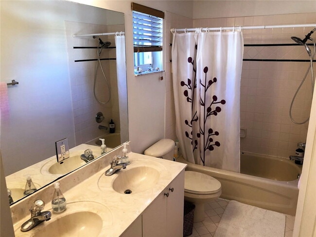 Building Photo - Tupelo Way, Weston, FL 33327 - 4 BR 2.5 BA single-family home