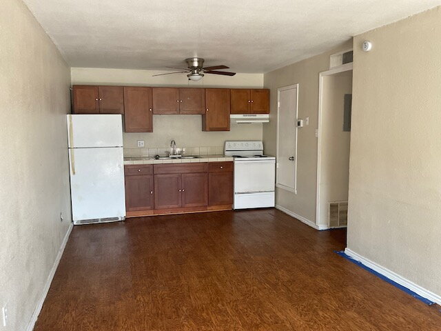 Primary Photo - 806 McCauley Blvd