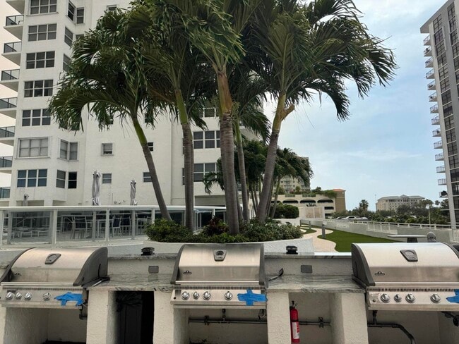 Building Photo - 3015 N Ocean Blvd
