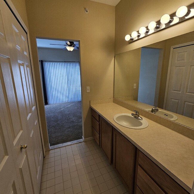 Building Photo - "2 Bedroom Townhome, 2.5 Bathroom, 2 Car G...