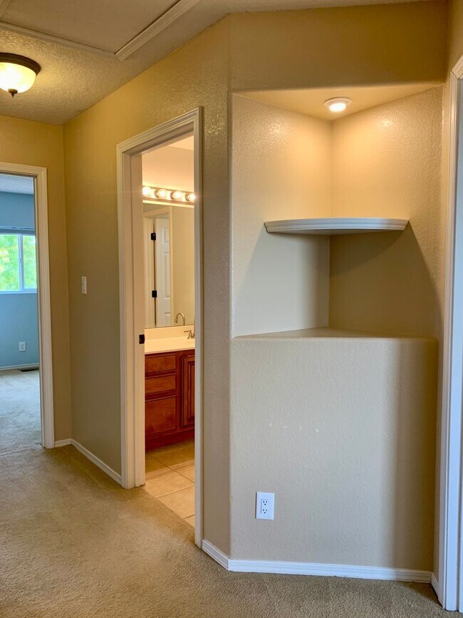 Building Photo - Magnificent 4 Bedroom, 2.5 Bath in Rio Rancho!