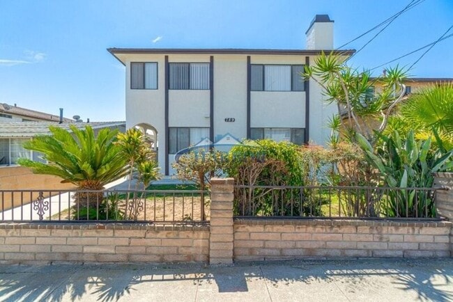 Building Photo - 789 W 18th St