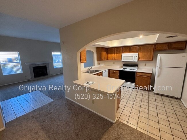 Building Photo - Cute 2 Bedroom, 2 Bath Townhome  *MOVE-IN SPECIAL* (Speedway/Wilmot)