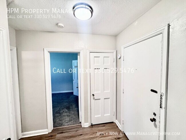 Building Photo - 3363 Warrensville Center Rd