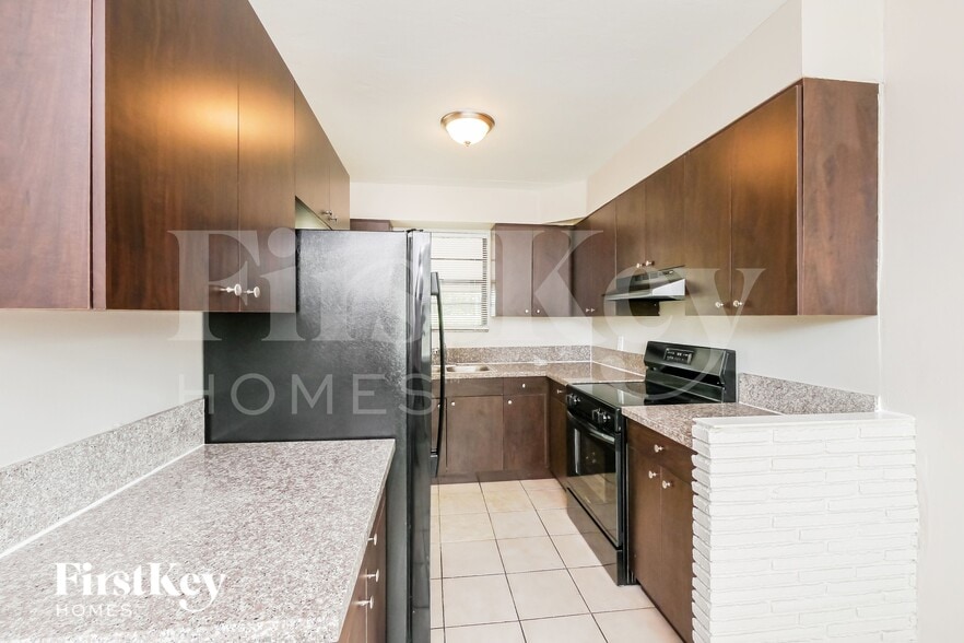 Building Photo - 2830 Johnson St