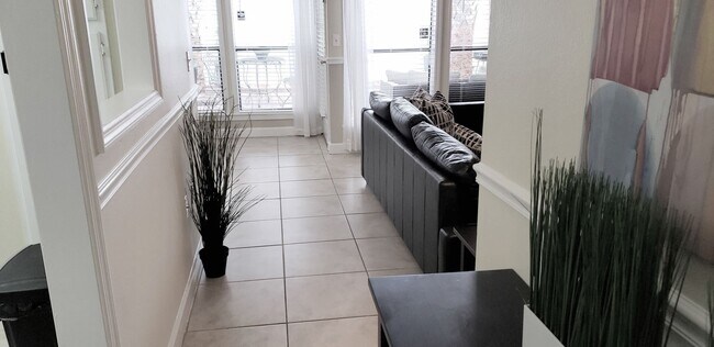 Building Photo - Beautiful  Furnished 1/1 condo x Rent  in Winter Park Next to Full Sail University !