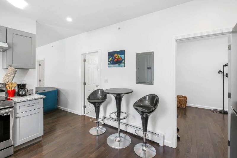 Building Photo - 15 Hawley St