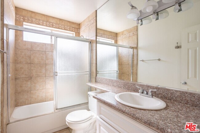 Building Photo - 2616 5th St