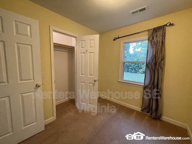 Building Photo - 500 Ashlawn Dr