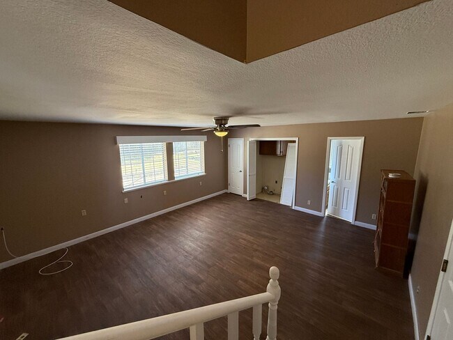 Building Photo - Stunning three-story home located in the c...