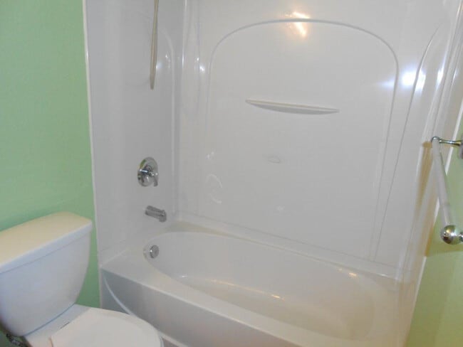 Building Photo - Beautiful Spacious 2 Story Home in Northwest