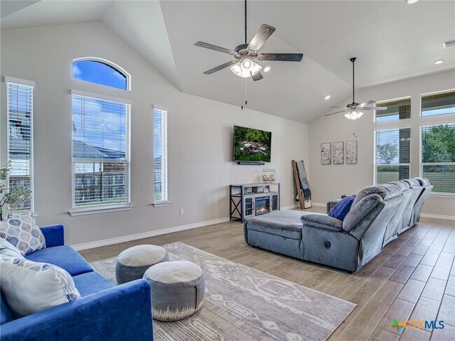 Building Photo - 1701 Meadow Crest