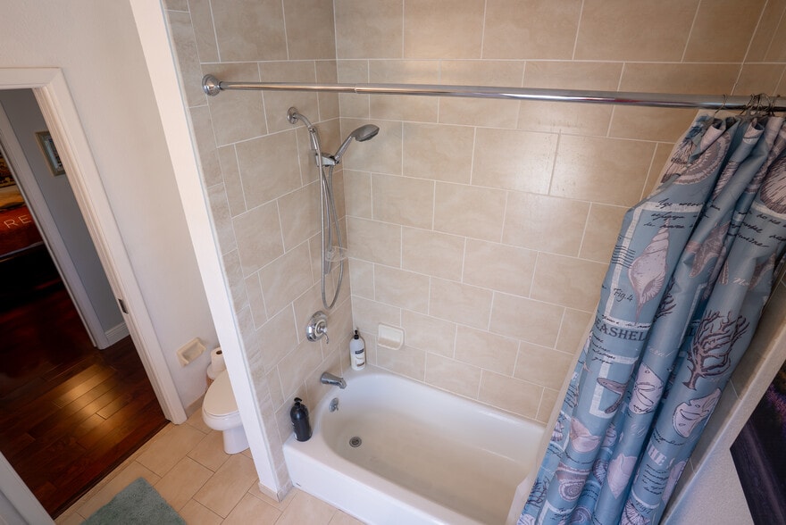 Pool and Guest bath - 8679 Merrimoor Blvd