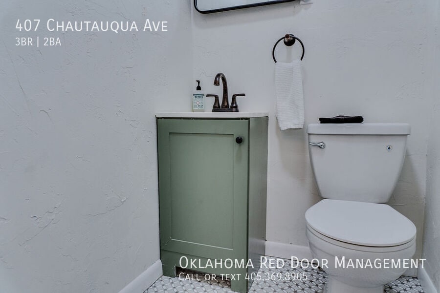 Building Photo - 407 Chautauqua Ave