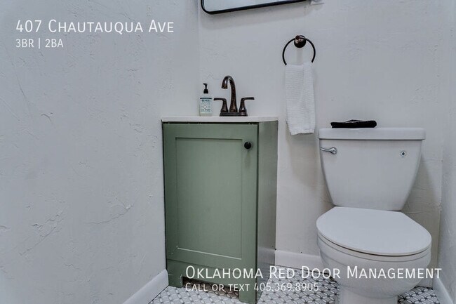 Building Photo - 407 Chautauqua Ave