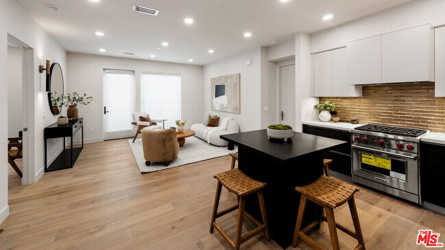 Building Photo - 505 S Barrington Ave