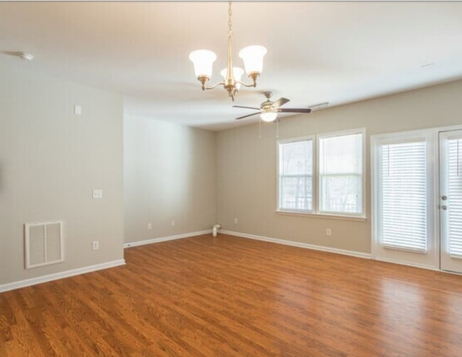 Building Photo - 511 Elm Ave