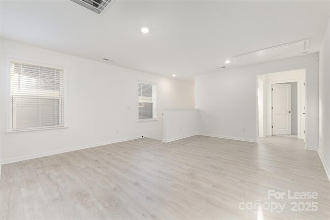 Building Photo - 14040 Lake Home Ln
