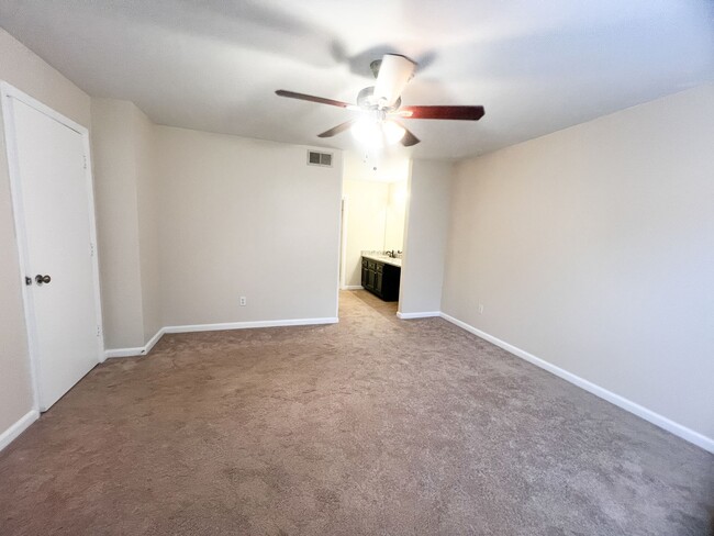 Building Photo - SABLE WALK RENTAL MOVE IN NOW!Spacious 2X2...