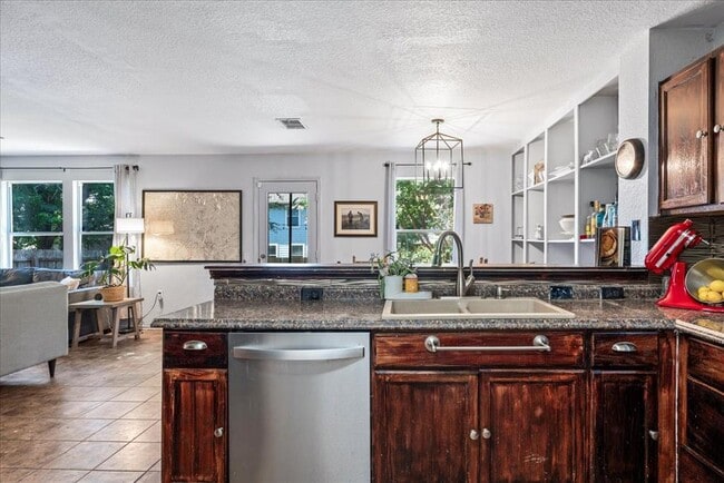 Building Photo - 7417 Elk Pass Dr