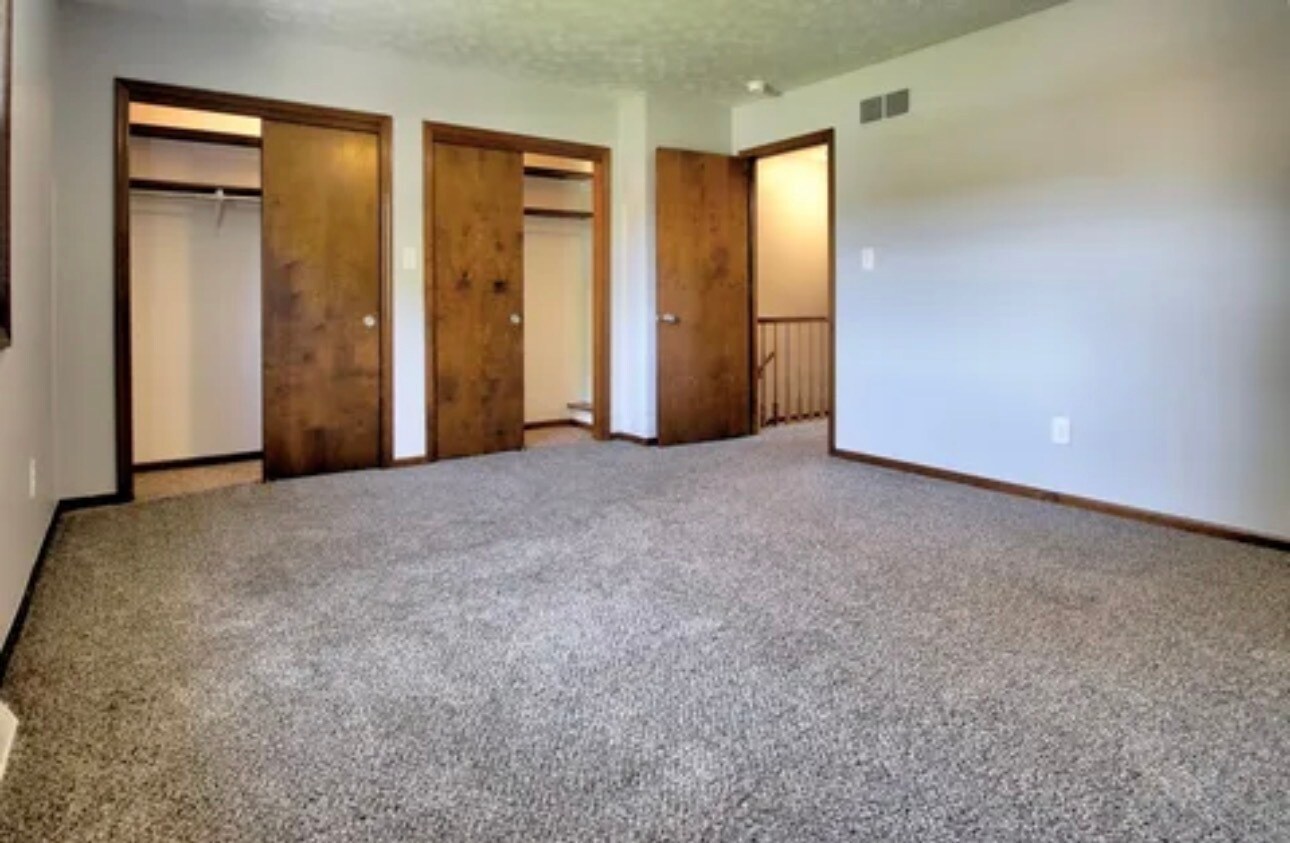 2nd bedroom double closet - 8653 Refugee Rd
