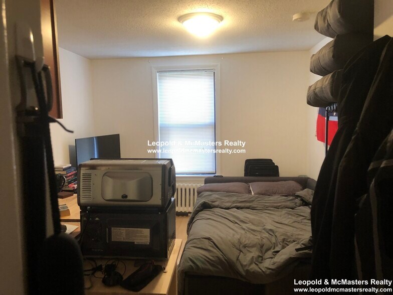 Building Photo - 275 Newbury St