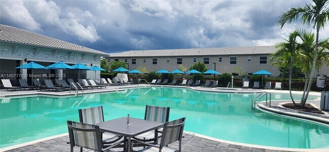 Building Photo - 2708 SE 15th Ct