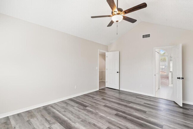 Building Photo - Charming Waterfront Home in Southside
