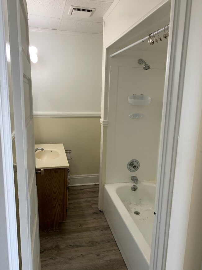 Building Photo - 133 E Main St