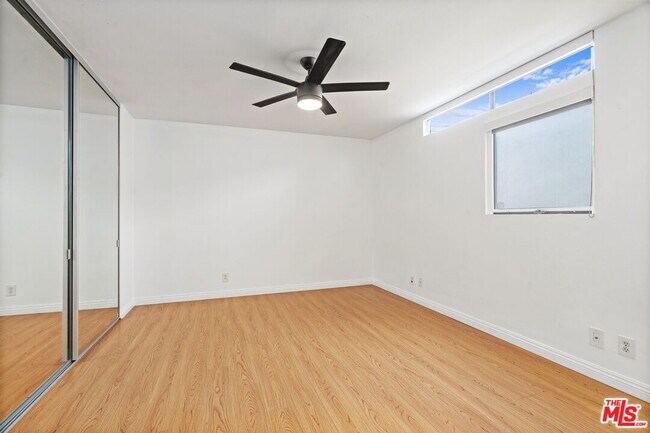 Building Photo - 1015 Marine St