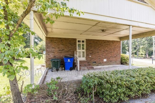 Building Photo - 207 S Alston St