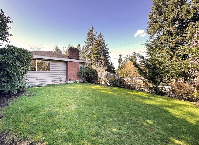 Building Photo - 2Bd/1.75Ba Seattle House