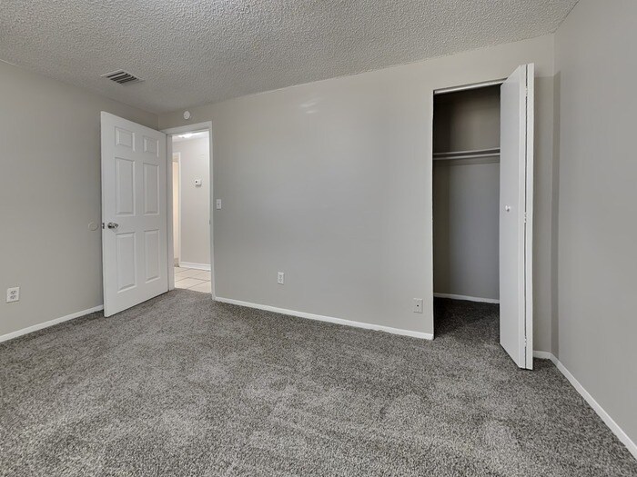 Building Photo - 11749 Kingfisher Ln E