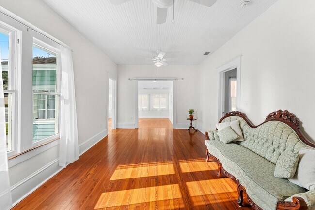 Building Photo - 1804 Tangerine St