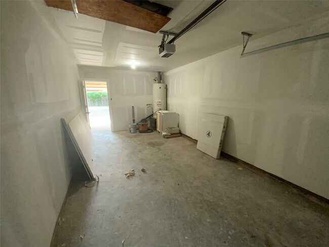 Building Photo - 610 Fostoria Ln