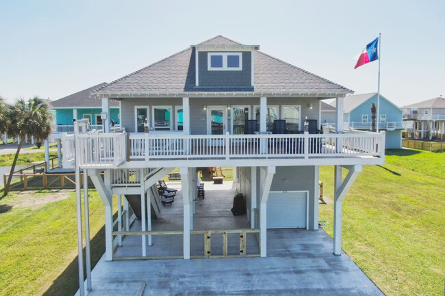 Building Photo - 927 Palm Ridge Dr