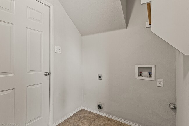 Building Photo - 1941 Harvester Dr